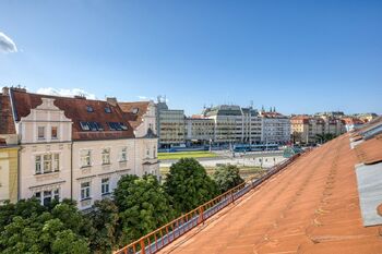 Pohled z bytu na Hradčanskou - Prodej bytu 1+kk v osobním vlastnictví 37 m², Praha 6 - Dejvice