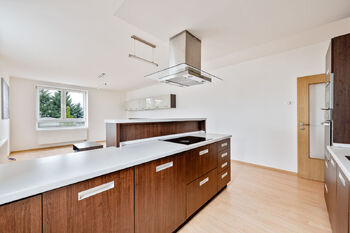 Prodej bytu 2+kk v osobním vlastnictví 61 m², Praha 10 - Kolovraty