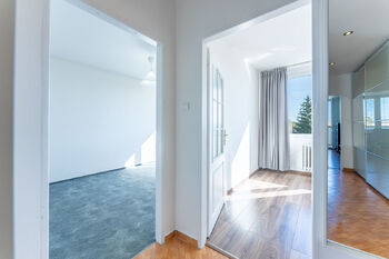 pohled do pokojů - Pronájem bytu 3+kk v osobním vlastnictví 80 m², Unhošť