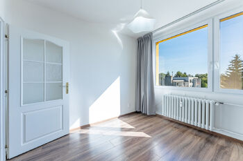 ložnice (východ) - Pronájem bytu 3+kk v osobním vlastnictví 80 m², Unhošť