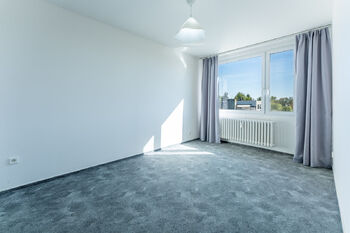 dětský pokoj (východ) - Pronájem bytu 3+kk v osobním vlastnictví 80 m², Unhošť