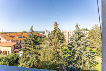 pohled z lodžie - Pronájem bytu 3+kk v osobním vlastnictví 80 m², Unhošť