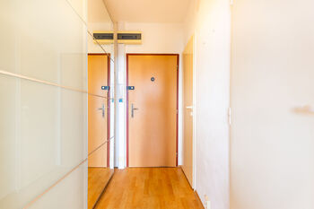 vstupní chodba - Prodej bytu 1+kk v osobním vlastnictví 39 m², Praha 9 - Letňany