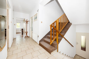 chodba v 1. patře - Prodej domu 220 m², Sezemice