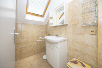 koupelna v 2. patře - Prodej domu 220 m², Sezemice