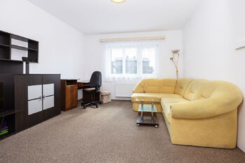 pokoj v . 1. patře - Prodej domu 220 m², Sezemice