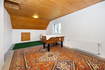 velký pokoj v 2. patře - Prodej domu 220 m², Sezemice