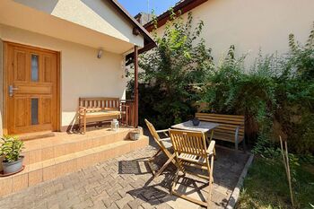 dvorek - Prodej domu 108 m², Praha 10 - Kolovraty
