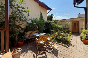dvorek - Prodej domu 108 m², Praha 10 - Kolovraty