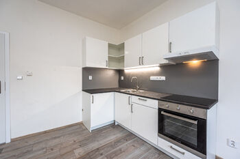 Pronájem bytu 2+kk v osobním vlastnictví 49 m², Praha 8 - Kobylisy
