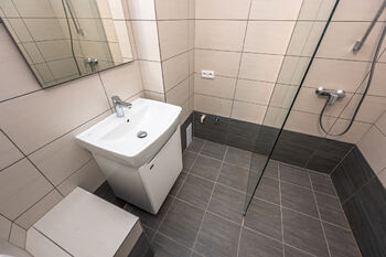Pronájem bytu 2+kk v osobním vlastnictví 49 m², Praha 8 - Kobylisy