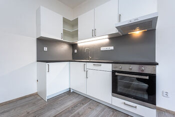 Pronájem bytu 2+kk v osobním vlastnictví 49 m², Praha 8 - Kobylisy