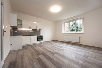 Pronájem bytu 2+kk v osobním vlastnictví 49 m², Praha 8 - Kobylisy