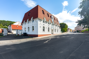 vjezd na soukromé parkoviště pro klienty - Prodej kancelářských prostor 450 m², Litvínov