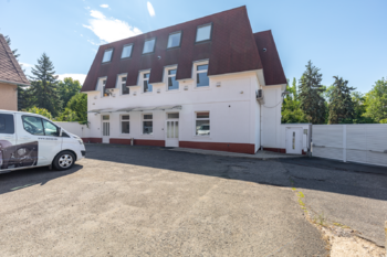 pohled na budovu ze strany parkoviště - Prodej kancelářských prostor 450 m², Litvínov