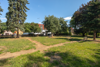 v parku je klid a pohodička - Prodej kancelářských prostor 450 m², Litvínov