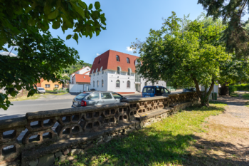 parkování na veřejné komunikaci - Prodej kancelářských prostor 450 m², Litvínov