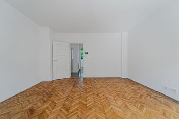 Obývací pokoj - Prodej bytu 2+1 v osobním vlastnictví 76 m², Slaný