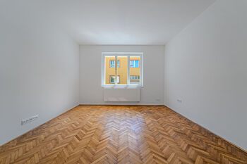 Ložnice - Prodej bytu 2+1 v osobním vlastnictví 76 m², Slaný