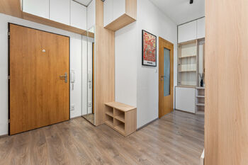 Prodej bytu 2+kk v osobním vlastnictví 54 m², Praha 9 - Čakovice