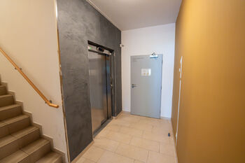 Prodej bytu 2+kk v osobním vlastnictví 54 m², Praha 9 - Čakovice