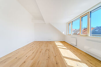Obývací pokoj - Prodej bytu 3+kk v osobním vlastnictví 77 m², Slaný