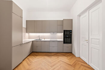 Prodej bytu 2+1 v osobním vlastnictví 69 m², Praha 8 - Karlín