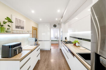 Prodej bytu 3+kk v osobním vlastnictví 84 m², Praha 9 - Kbely