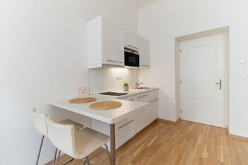 Pronájem bytu 1+kk v osobním vlastnictví 35 m², Praha 5 - Smíchov