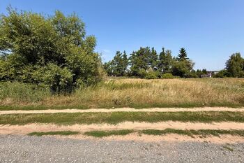 Prodej pozemku 1181 m², Vroutek