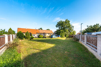 Prodej pozemku 905 m², Nehvizdy