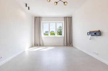 Obývací pokoj - Pronájem bytu 2+kk v osobním vlastnictví 42 m², Praha 3 - Žižkov
