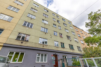 Pohled na dům - Pronájem bytu 2+kk v osobním vlastnictví 42 m², Praha 3 - Žižkov