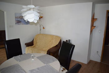 Pohled vpravo v pokoji - Prodej domu 200 m², Velká Kraš