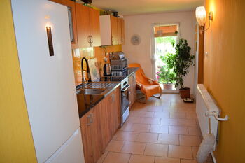 Další pohled do kuchyně s - Prodej domu 200 m², Velká Kraš