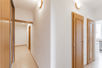 Spojovací chodba - Pronájem bytu 3+1 v osobním vlastnictví 72 m², Praha 5 - Hlubočepy