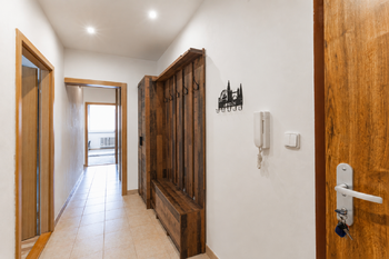 Spojovací chodba - Pronájem bytu 3+1 v osobním vlastnictví 72 m², Praha 5 - Hlubočepy