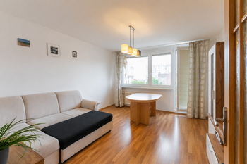 Obývací pokoj - Pronájem bytu 3+1 v osobním vlastnictví 72 m², Praha 5 - Hlubočepy