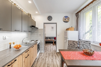 Kuchyně s jídelnou. - Pronájem bytu 1+1 v osobním vlastnictví 37 m², Jindřichův Hradec