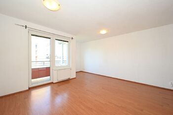 Obývací pokoj - Pronájem bytu 1+kk v osobním vlastnictví 28 m², Praha 9 - Letňany