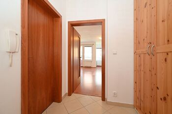 Předsíň - Pronájem bytu 1+kk v osobním vlastnictví 28 m², Praha 9 - Letňany