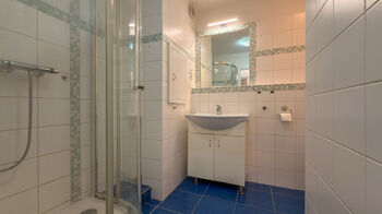Koupelna s WC - Prodej bytu 1+1 v osobním vlastnictví 34 m², Hradec Králové