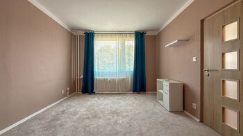 Pokoj - Prodej bytu 1+1 v osobním vlastnictví 34 m², Hradec Králové