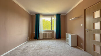 Pokoj - Prodej bytu 1+1 v osobním vlastnictví 34 m², Hradec Králové