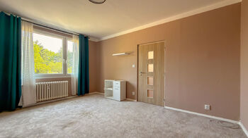 Pokoj - Prodej bytu 1+1 v osobním vlastnictví 34 m², Hradec Králové