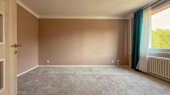 Pokoj - Prodej bytu 1+1 v osobním vlastnictví 34 m², Hradec Králové