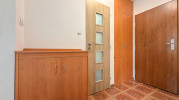 Chodba bytu - Prodej bytu 1+1 v osobním vlastnictví 34 m², Hradec Králové