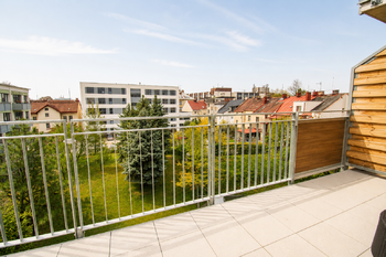 Terasa - Prodej bytu 1+kk v osobním vlastnictví 38 m², Hradec Králové