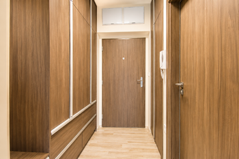 Chodba bytu - Prodej bytu 1+kk v osobním vlastnictví 38 m², Hradec Králové