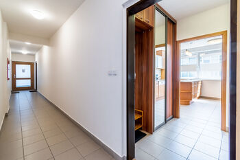 Pronájem bytu 3+kk v osobním vlastnictví 63 m², Praha 8 - Troja